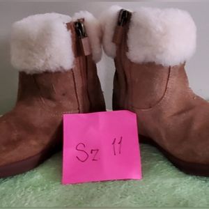 UGGS